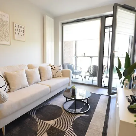 Estate Old Town Apartment, Private Parking, Balcony Lägenhet *